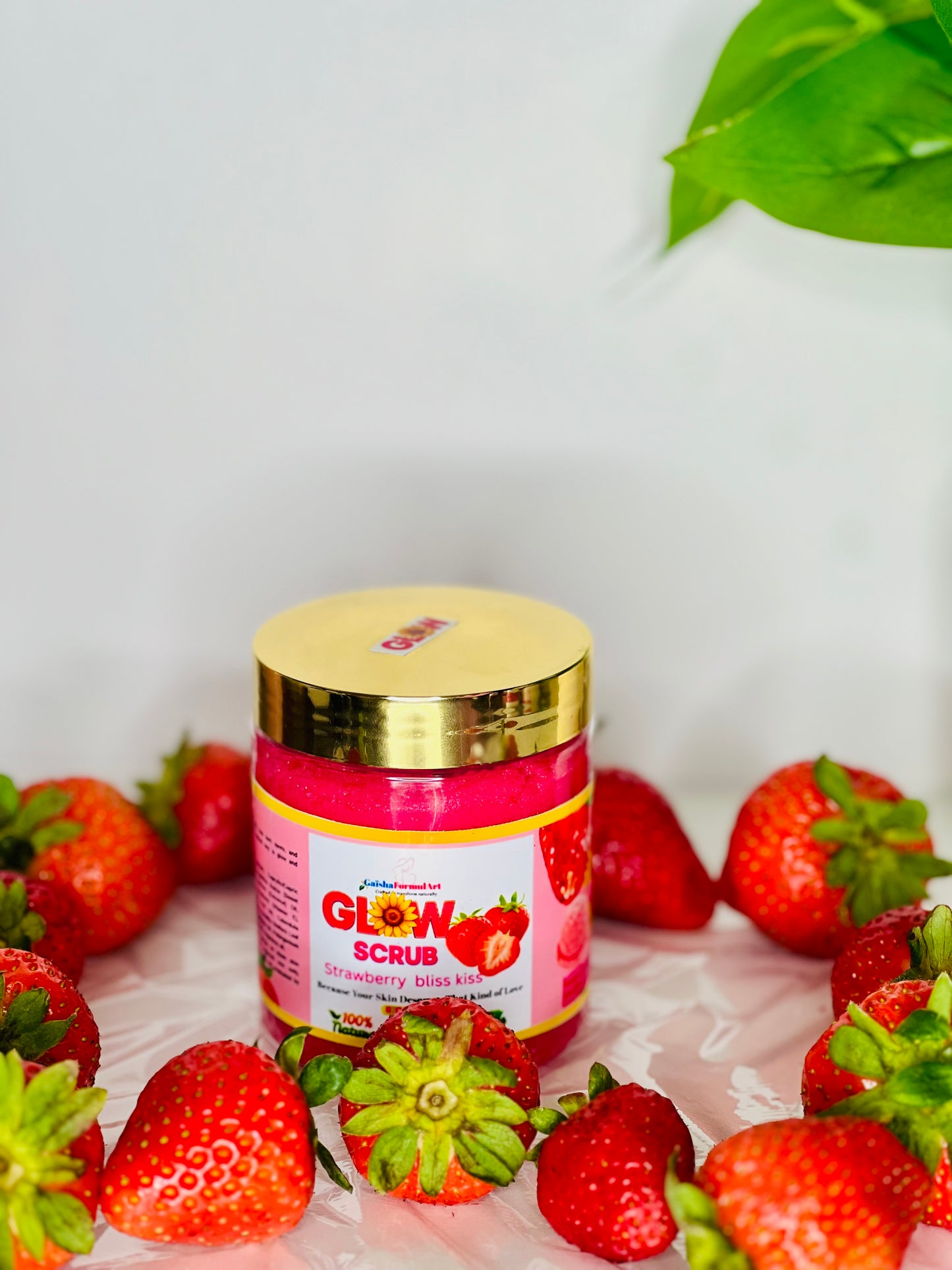 STRAWBERRY BLISS KISS BODY SCRUB/Natural glow/Remove dark spots, unified your skin tone