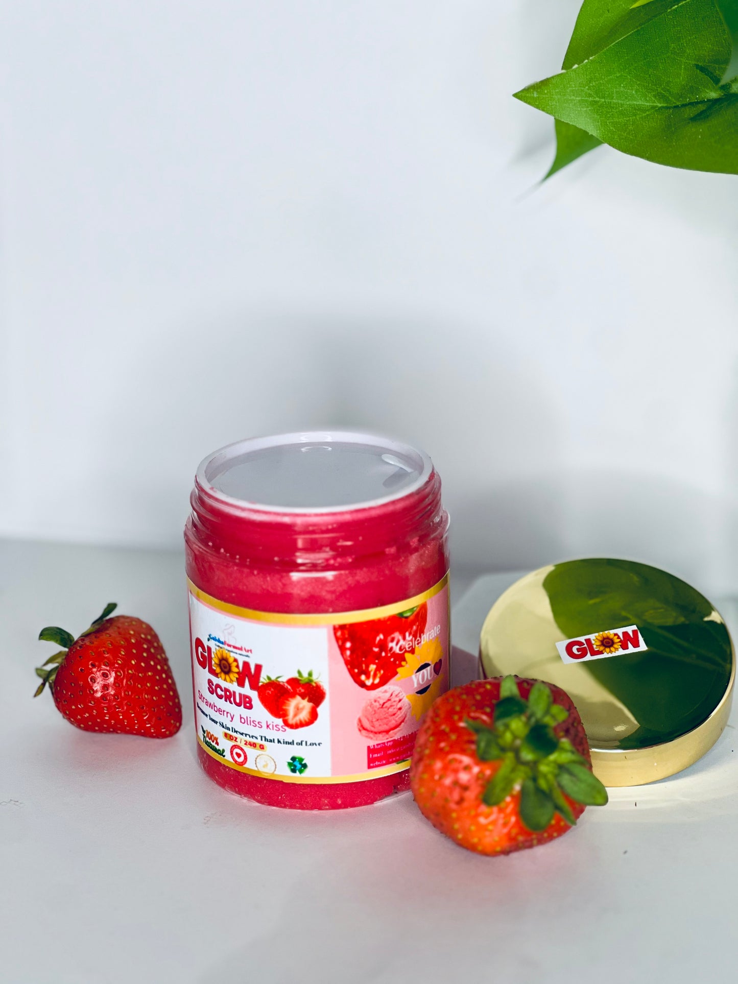 STRAWBERRY BLISS KISS BODY SCRUB/Natural glow/Remove dark spots, unified your skin tone